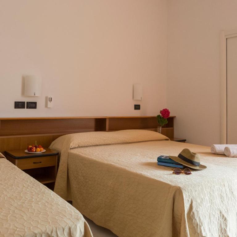 Hotel Villa Tosi - Camera Tripla Comfort - 1