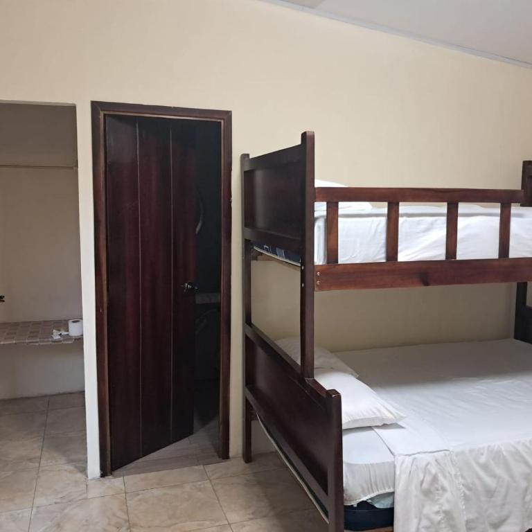 PiscinaCascolHostal - Family Room - 1
