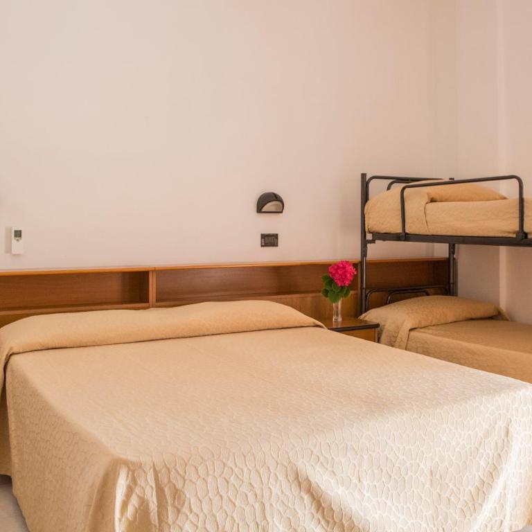 Hotel Villa Tosi - Camera Tripla Comfort - 4