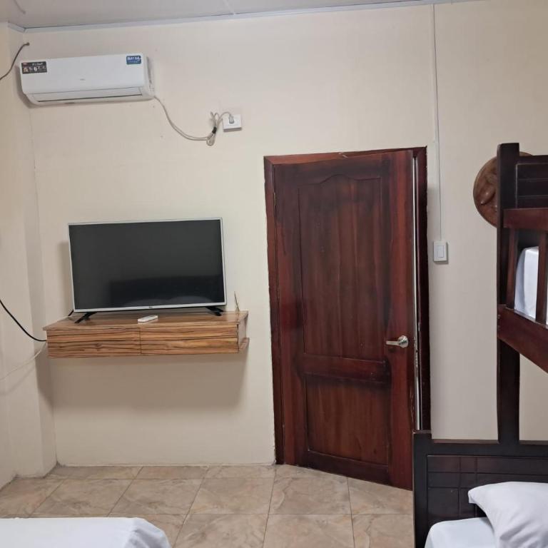 PiscinaCascolHostal - Family Room - 3