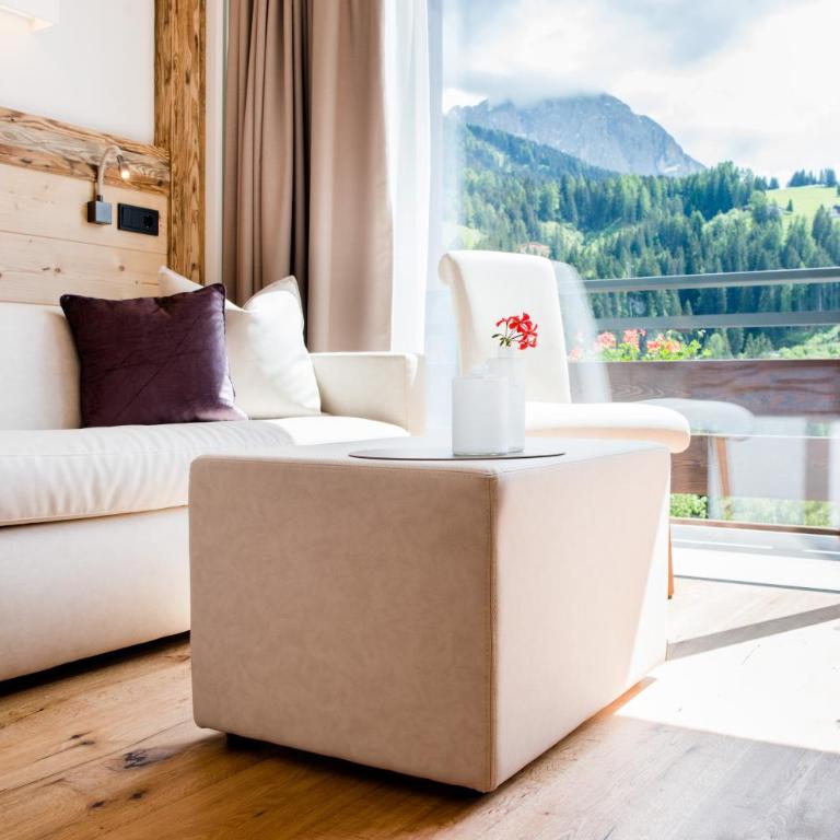 Vitalhotel Dosses - Camera Matrimoniale Alpina con Balcone con Vista Montagna - 1