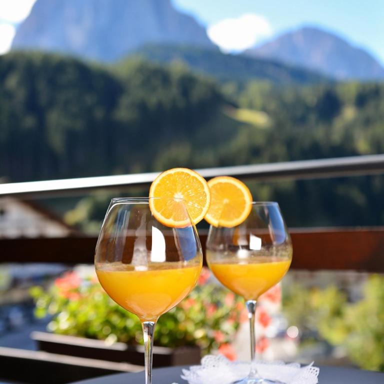 Vitalhotel Dosses - Camera Matrimoniale Alpina con Balcone con Vista Montagna - 9