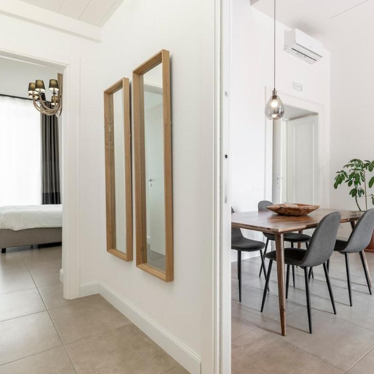 Design flat next to Via Toledo up to 4 people - Two-Bedroom Apartment - 22