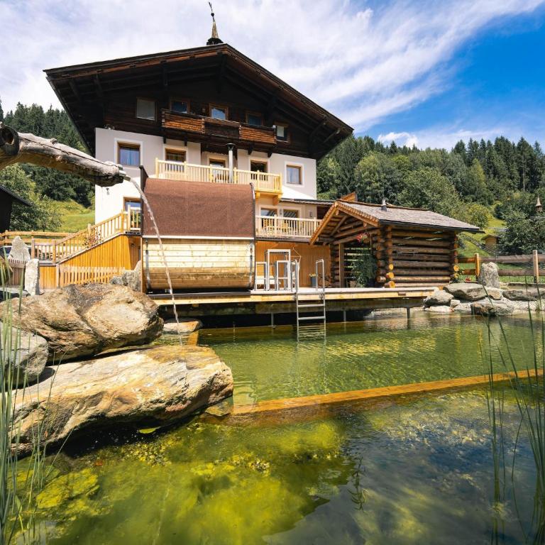 Farmhouse in Bramberg with Natural Pond - Maison de Vacances 5 Chambres - 1