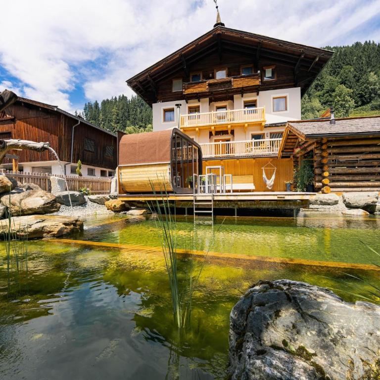Farmhouse in Bramberg with Natural Pond - Maison de Vacances 5 Chambres - 6
