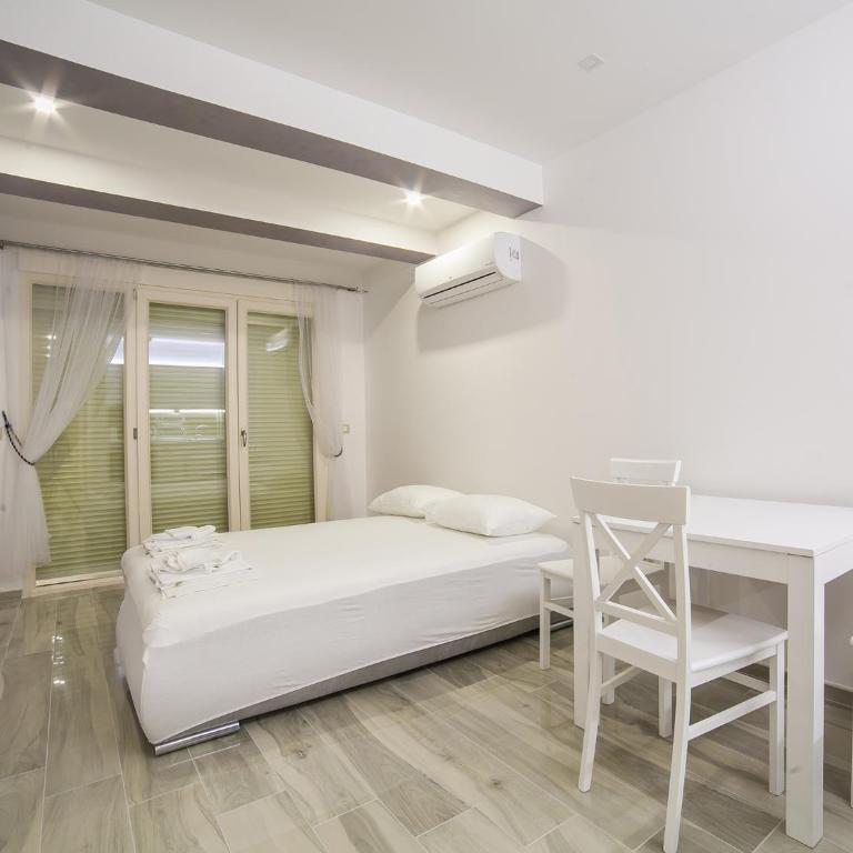 Sea Point Apart hotel Tivat - One-Bedroom Apartment with Pool View - 5