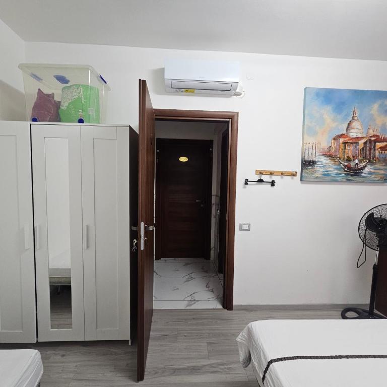 YiJia - Locazione Turistica - Camera Matrimoniale con Letto Supplementare - 6