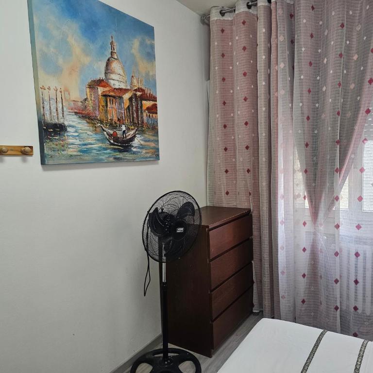 YiJia - Locazione Turistica - Camera Matrimoniale con Letto Supplementare - 1