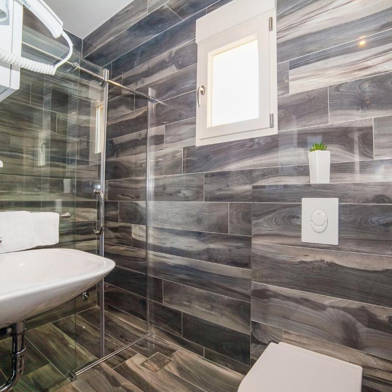 Sea Point Apart hotel Tivat - One Bedroom Apartment with Sea and Pool View - 5