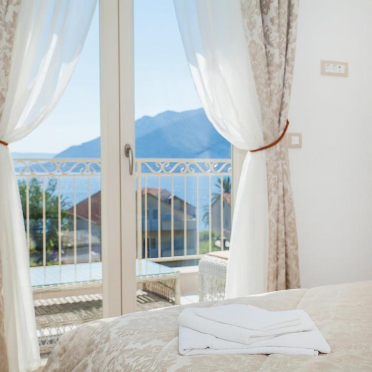 Sea Point Apart hotel Tivat - Three-Bedroom Apartment with Sea View - 2