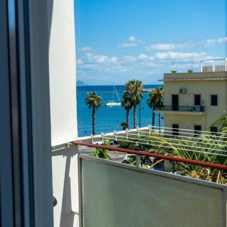 A casa di Clà - Camera Matrimoniale con Balcone e Vista Mare - 18