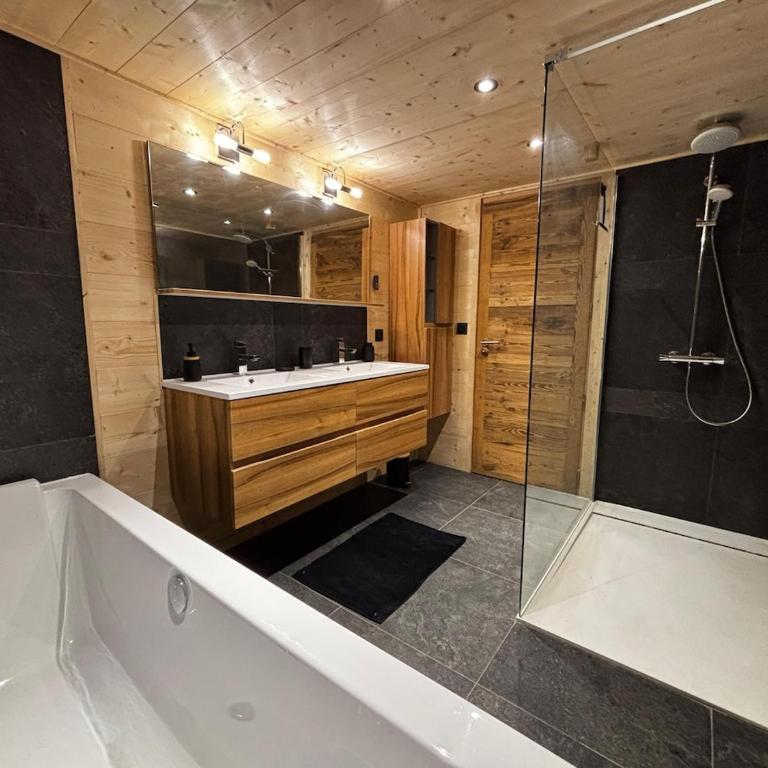 Le Refuge with Panoramic View - Appartement 3 Chambres avec Vue sur la Montagne - 35