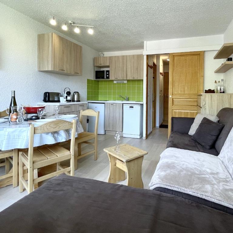 6332 Appartement skis aux pieds Les Menuires - Studio - Vue sur Montagne - 2