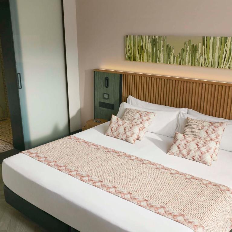 TUI BLUE Atlantic Hills - Premium Room with Sea, City or Mountain Views - 2