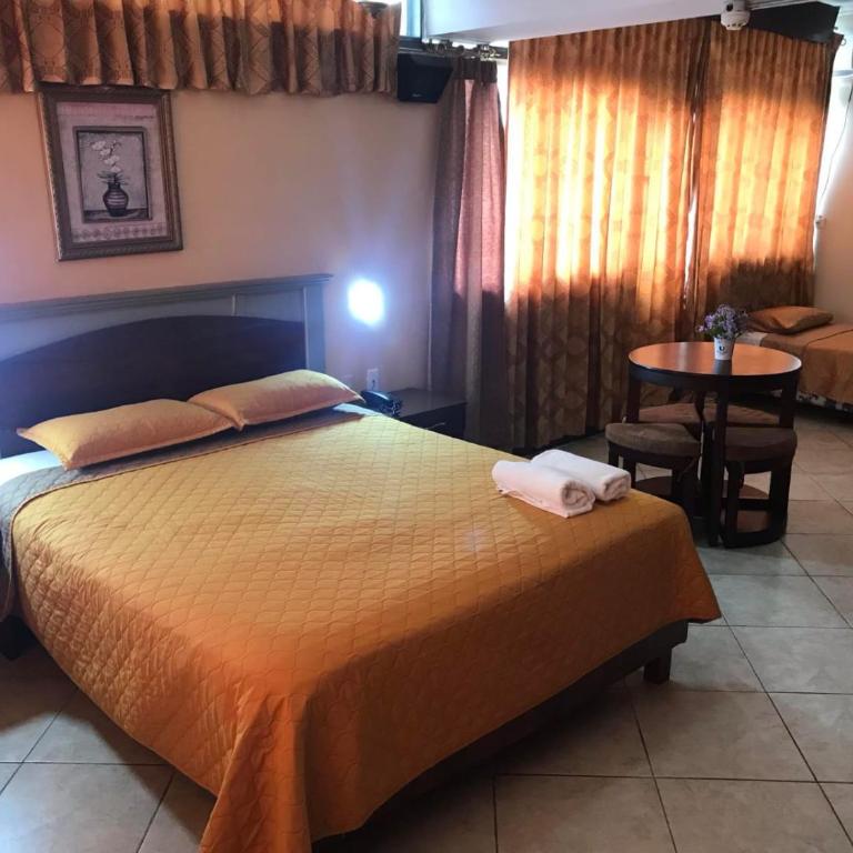 Hotel Malecon Inn - Habitación con cama grande y bañera de hidromasaje - 7