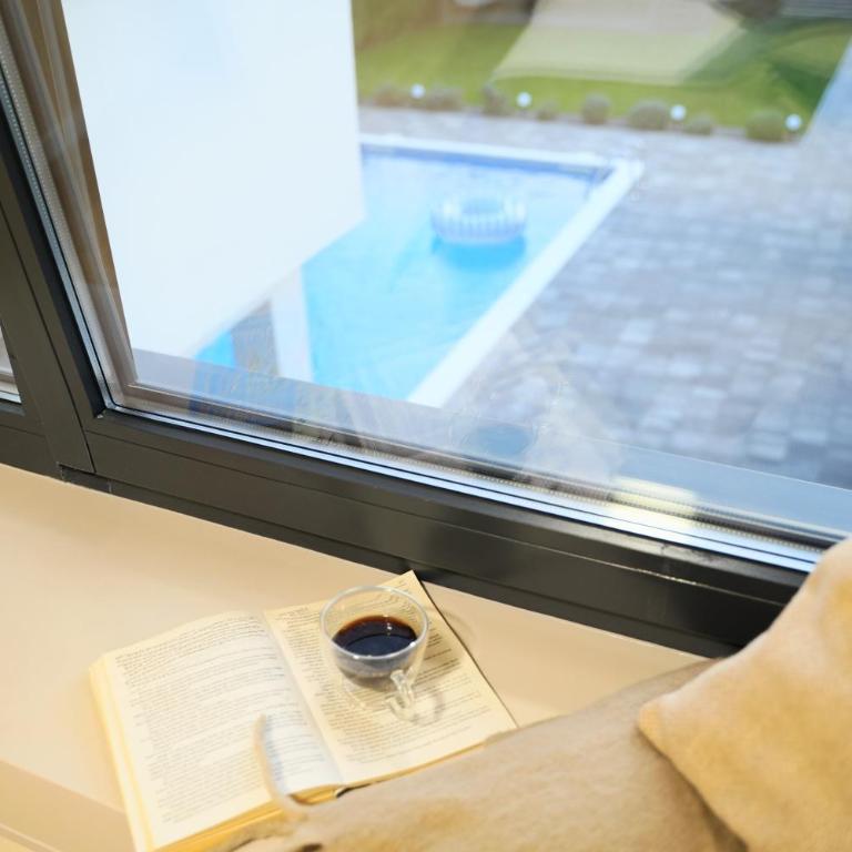 LUXIA PRIVATE ESTATE Sauna & Pool x Jacuzzi with Fireplace outdoor lounge - Vila sa Sopstvenim Bazenom - 14