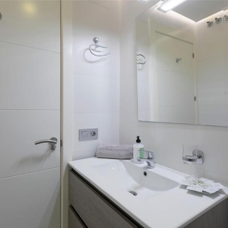 Ocean Garden 2BR Apartment Climatized Pool & Parking - Apartamento de 2 dormitorios con balcón y vistas al mar - 21