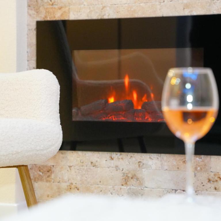 LUXIA PRIVATE ESTATE Sauna & Pool x Jacuzzi with Fireplace outdoor lounge - Vila sa Sopstvenim Bazenom - 4