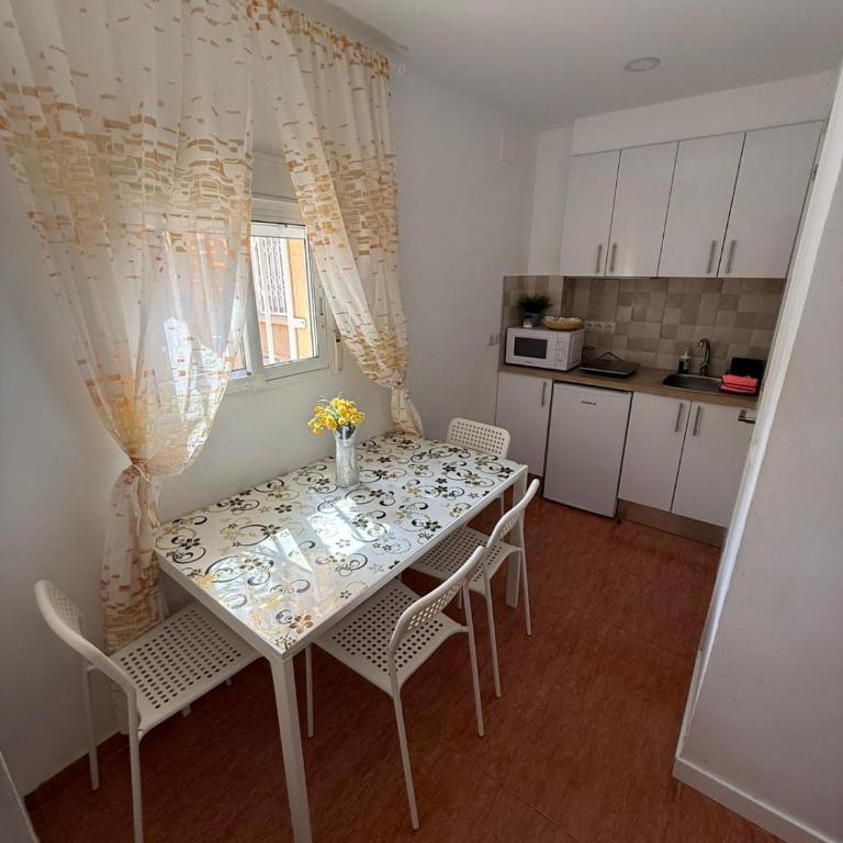 Habitaciones con cocina y baño privado de temporada Vacaciones largas Long Stay desde 11 noches - Family Room with Private Bathroom - 15