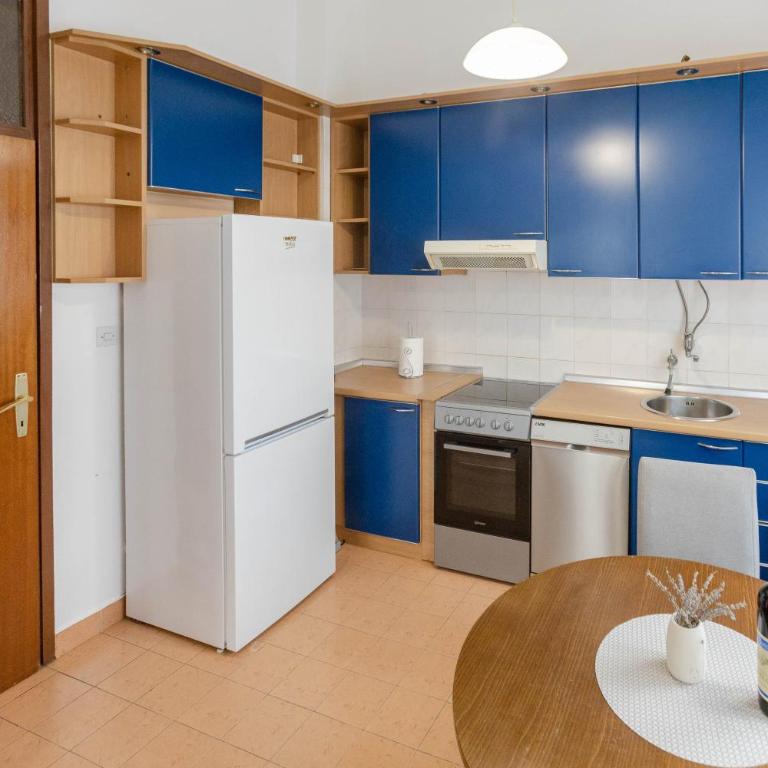 Parkview Bar - One-Bedroom Apartment - 3