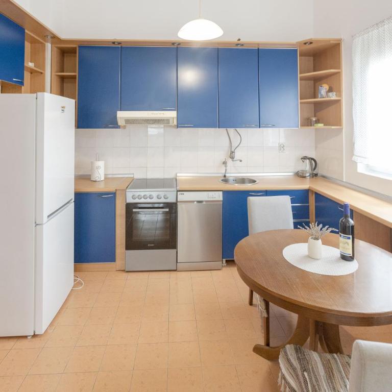 Parkview Bar - One-Bedroom Apartment - 5