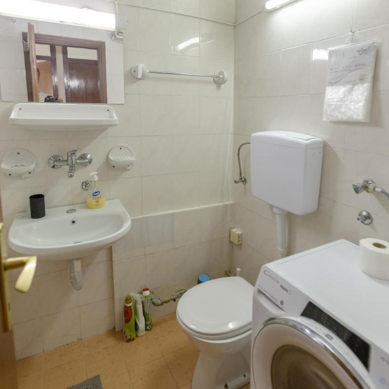 Parkview Bar - One-Bedroom Apartment - 8