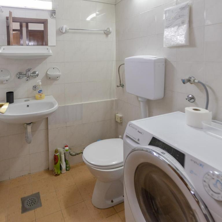 Parkview Bar - One-Bedroom Apartment - 10