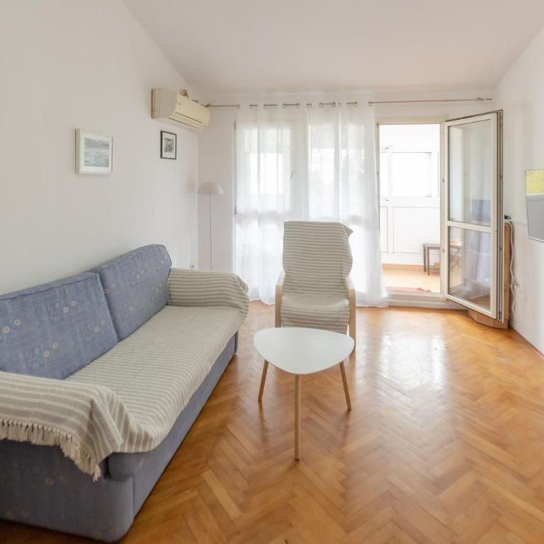 Parkview Bar - One-Bedroom Apartment - 11