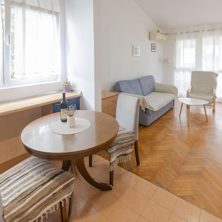 Parkview Bar - One-Bedroom Apartment - 15
