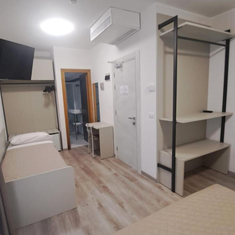 Hotel Madera - Camera Familiare Comfort con Balcone - 6