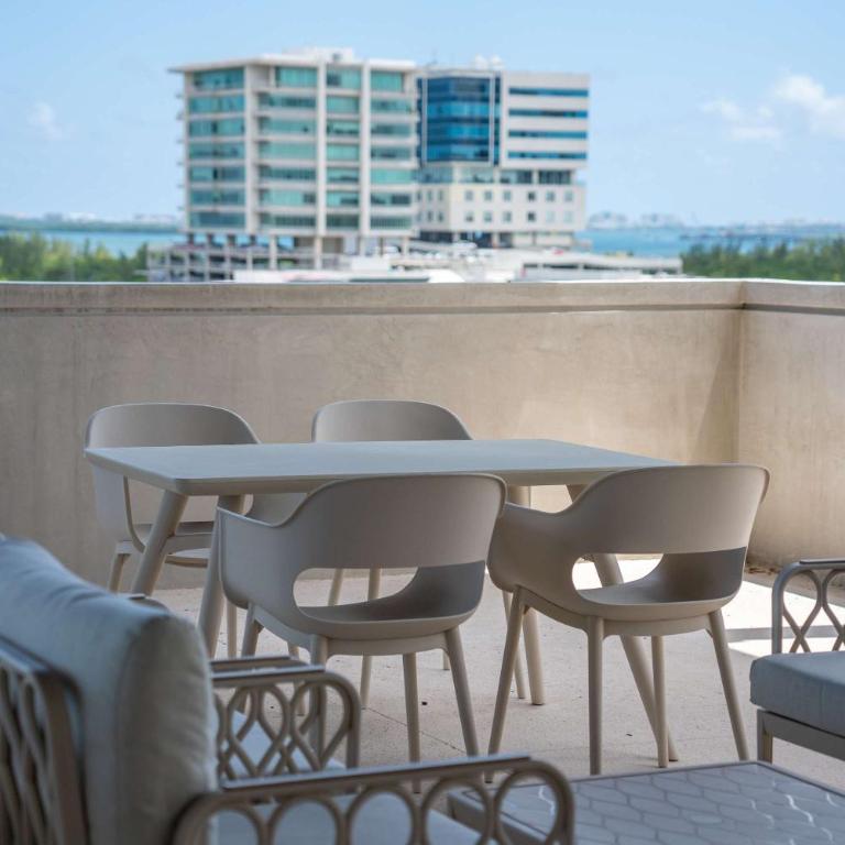 Nomad Studio Fast WiFi and Rooftop Pool - Studio - 12