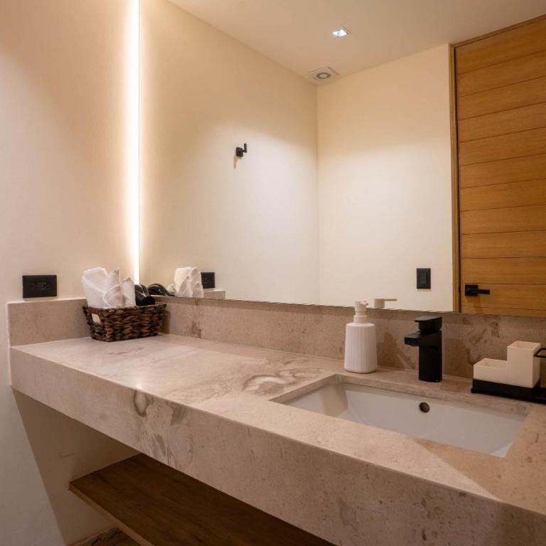 Nomad Studio Fast WiFi and Rooftop Pool - Studio - 20