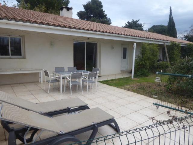 Mas Picton chambres d'hôtes piscine jardin 10 min à pied de la mer - Maison 3 Chambres - 6