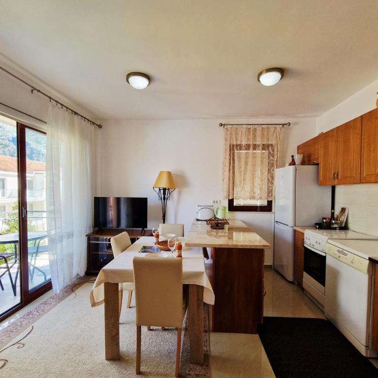 Apartments Andrija - Two-Bedroom Apartment with Balcony and Sea View - 7