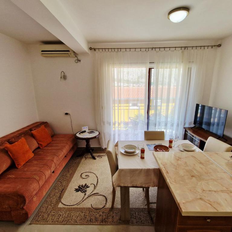 Apartments Andrija - Two-Bedroom Apartment with Balcony and Sea View - 10