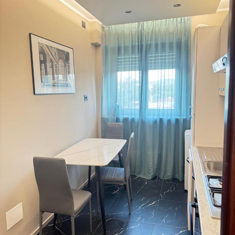 Olimpus Luxury Stays - Two-Bedroom Deluxe Apartment with Balcony - 11