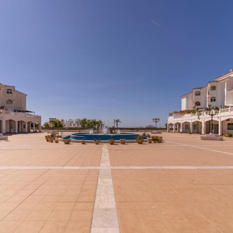 Apartamento con terraza soleada y piscina en Benalmádena cerca de la playa - Two-Bedroom Apartment - 18