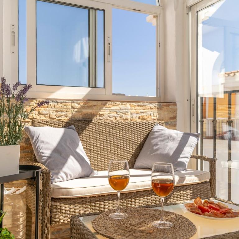 Apartamento con terraza soleada y piscina en Benalmádena cerca de la playa - Two-Bedroom Apartment - 3
