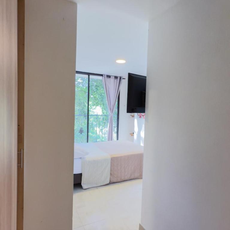 Edificio Fenicia Loft Laureles - Habitación Doble Deluxe con balcón - 6