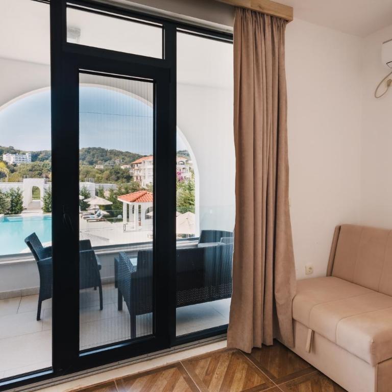 Apartments Stanaj - Dvokrevetna Soba sa Bračnim Krevetom i Pogledom na Bazen - 2