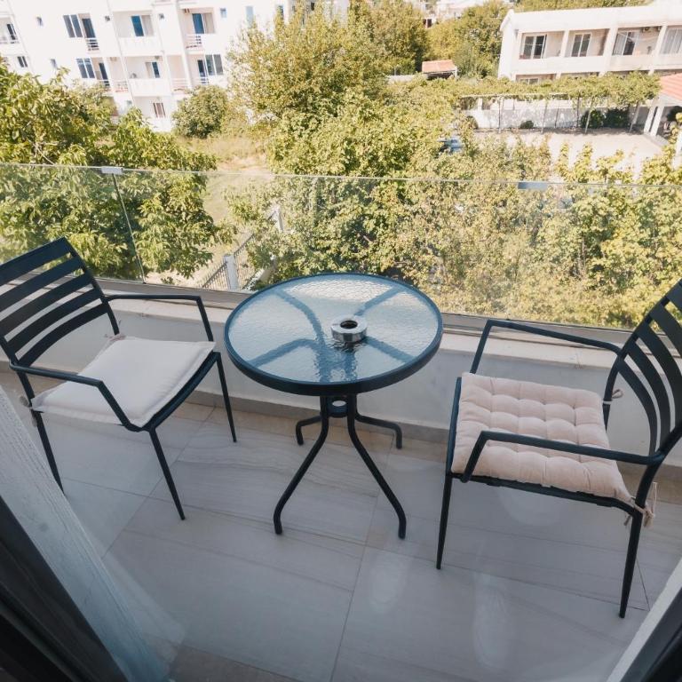 Apartments Stanaj - Deluks Dvokrevetna Soba sa Bračnim Krevetom i Balkonom - 5