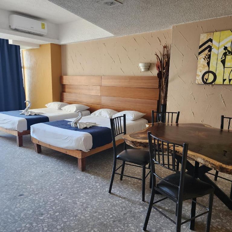 Suites Omega Torres Gemelas - Suite Estándar - 1