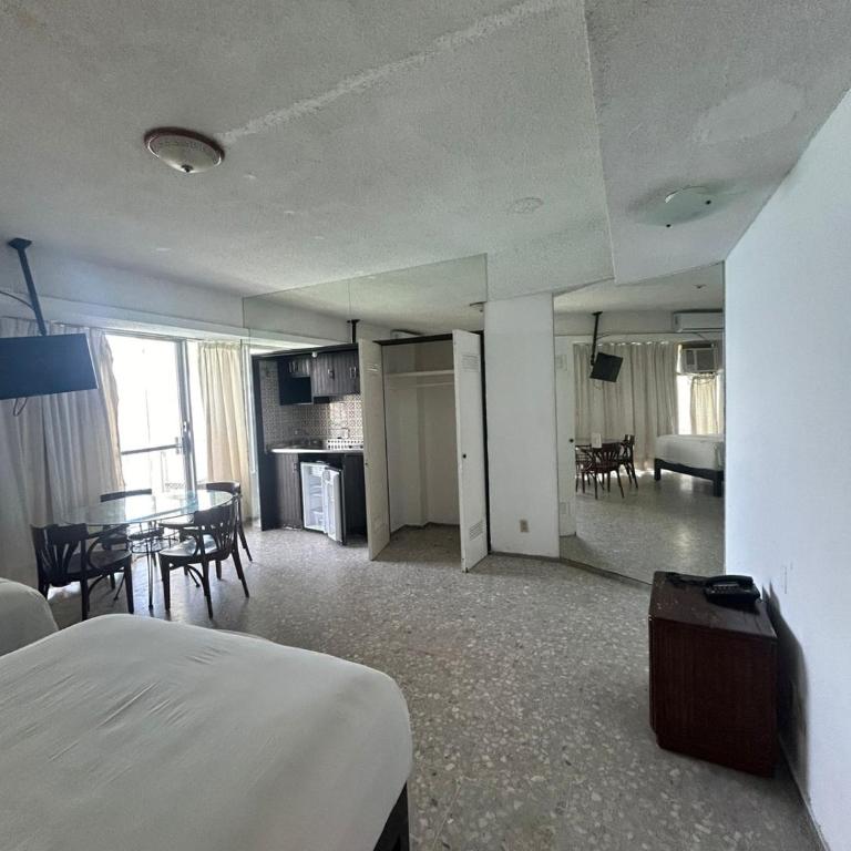 Suites Omega Torres Gemelas - Suite Estándar - 2