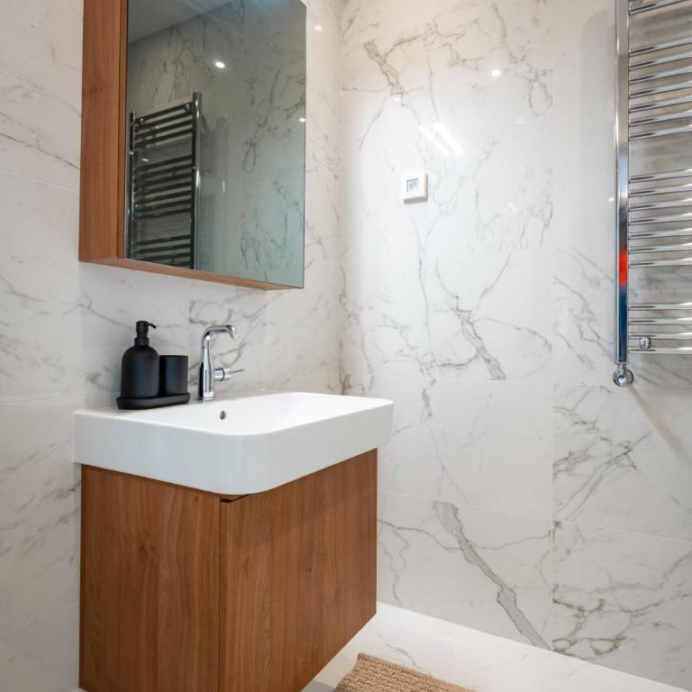 Star West Luxury - One-Bedroom Apartment - 25
