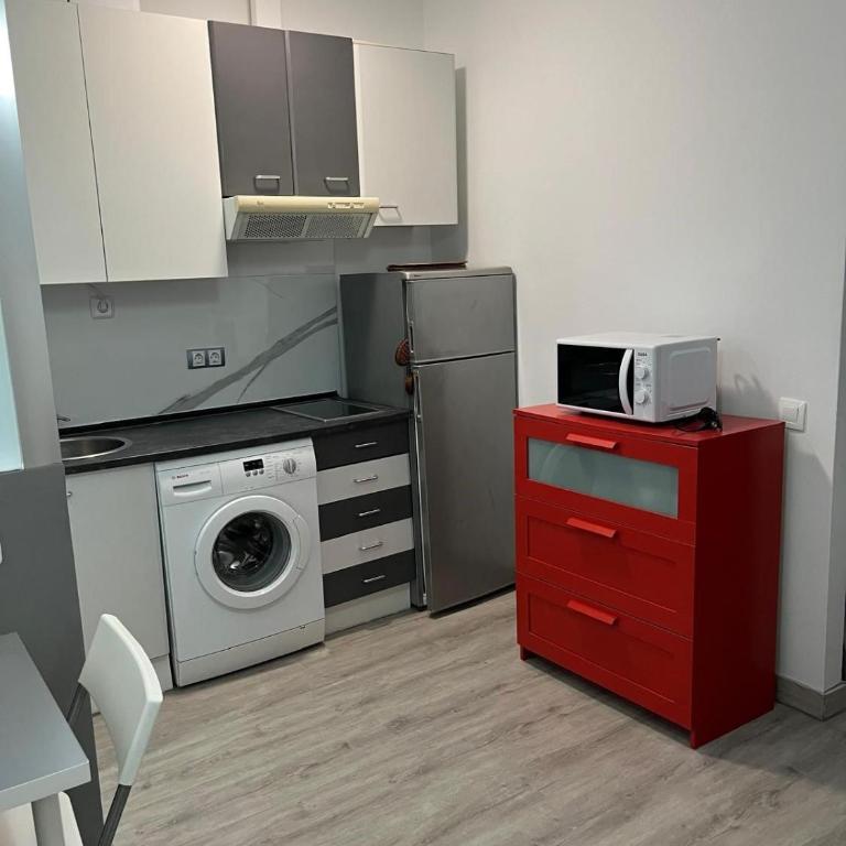 Lavapies Studio - 10 mins walk Sol - plaza Mayor - Studio Apartment with One Double Bed - 9