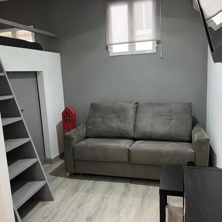 Lavapies Studio - 10 mins walk Sol - plaza Mayor - Studio Apartment with One Double Bed - 10
