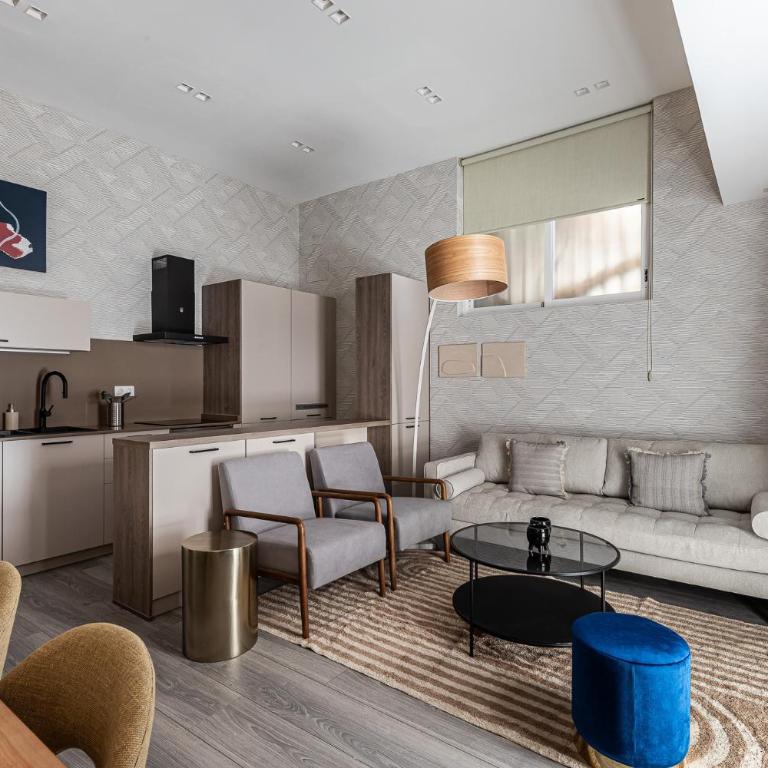 Waou Glam II Plaza España - Three-Bedroom Apartment - 1