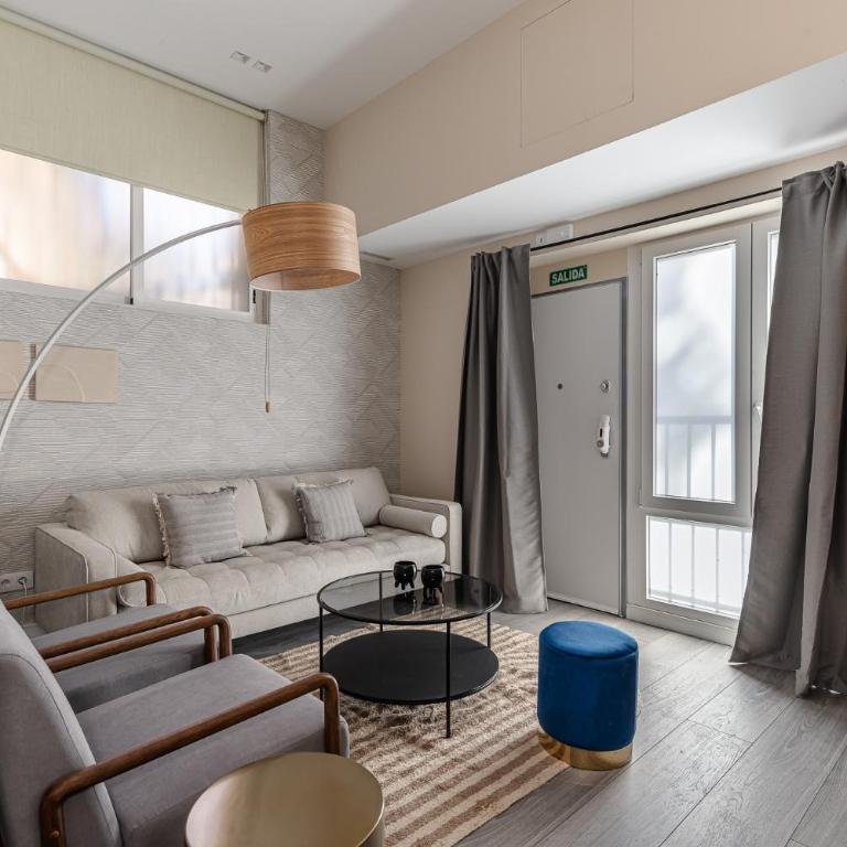 Waou Glam II Plaza España - Three-Bedroom Apartment - 4