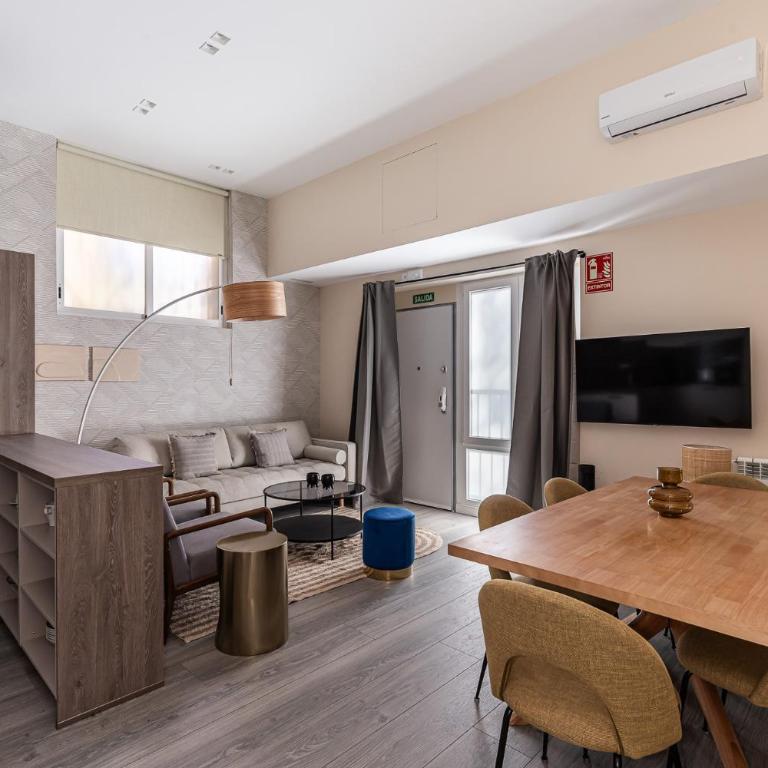 Waou Glam II Plaza España - Three-Bedroom Apartment - 5