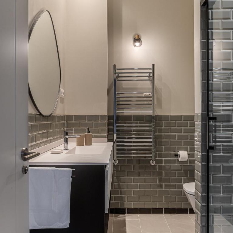 Waou Glam II Plaza España - Three-Bedroom Apartment - 11